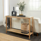 Console en bois massif naturel à couche unique, plateau en verre et étagères en rotin – Marron 35,5 cm de large x 119,4 cm de long x 81,3 cm de haut