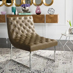 Fauteuil club capitonné de style médiéval - 25 cm de large x 30 cm de profondeur x 32 cm de haut