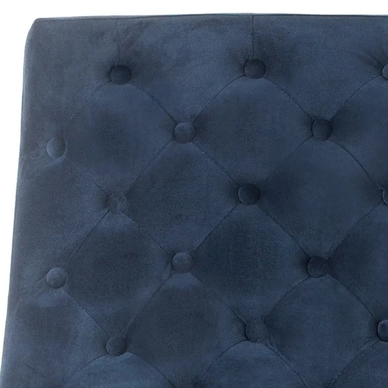 Fauteuil club capitonné de style médiéval - 25 cm de large x 30 cm de profondeur x 32 cm de haut